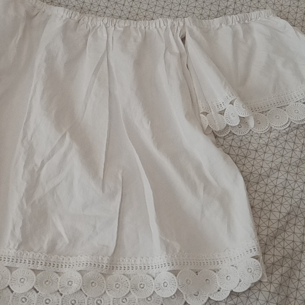 Elegant White Lace Trim Sleepwear Top - Picture 3 of 3
